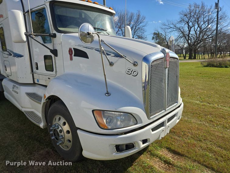 image for item ES2516 2012 Kenworth T660 semi truck