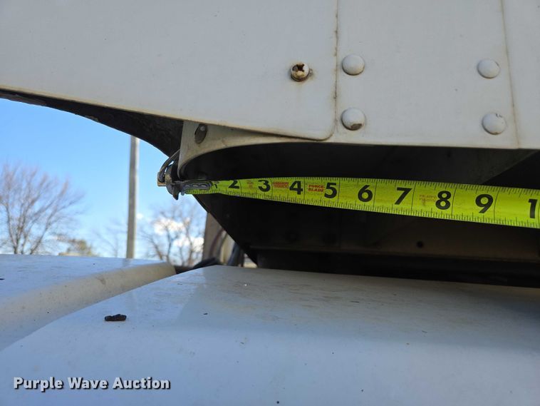 image for item ES2516 2012 Kenworth T660 semi truck