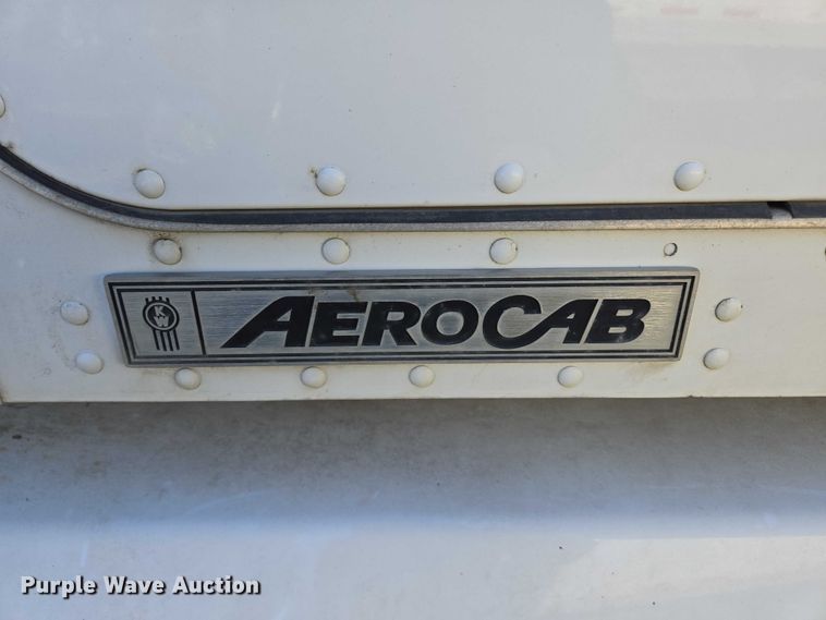 image for item ES2516 2012 Kenworth T660 semi truck