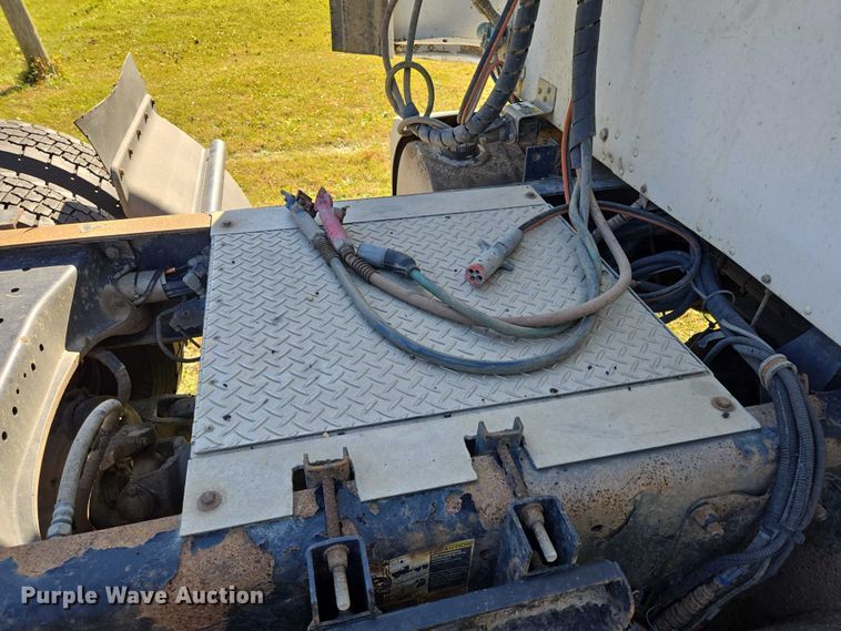 image for item ES2516 2012 Kenworth T660 semi truck