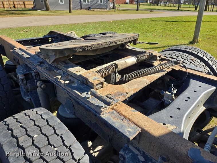 image for item ES2516 2012 Kenworth T660 semi truck