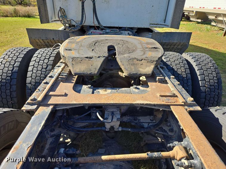 image for item ES2516 2012 Kenworth T660 semi truck