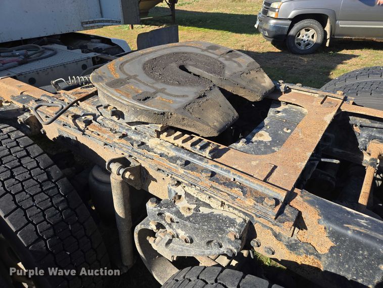 image for item ES2516 2012 Kenworth T660 semi truck