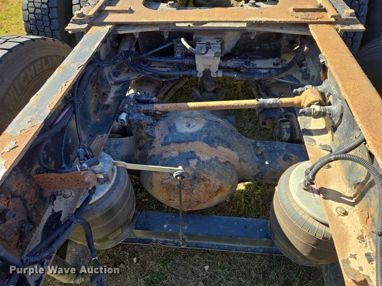 image for item ES2516 2012 Kenworth T660 semi truck