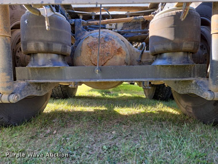 image for item ES2516 2012 Kenworth T660 semi truck