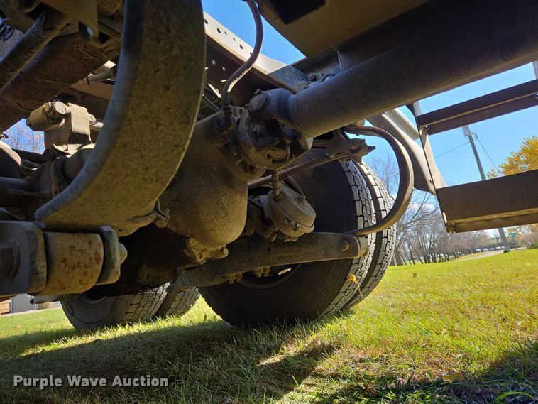 image for item ES2516 2012 Kenworth T660 semi truck