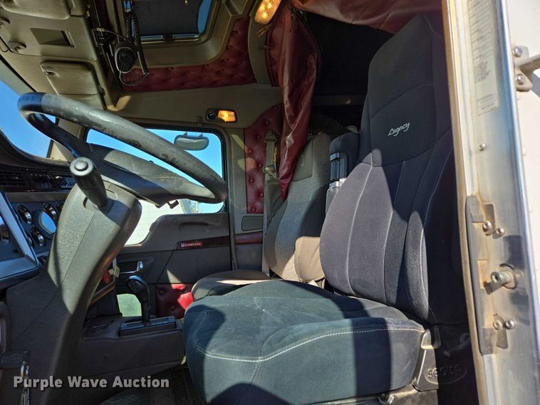 image for item ES2516 2012 Kenworth T660 semi truck