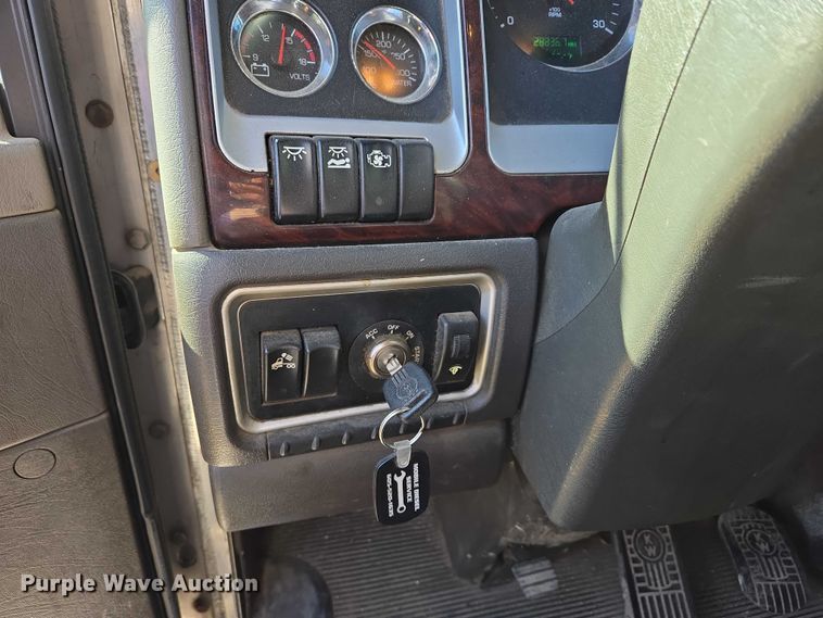 image for item ES2516 2012 Kenworth T660 semi truck