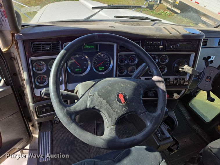 image for item ES2516 2012 Kenworth T660 semi truck