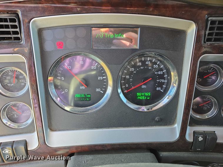 image for item ES2516 2012 Kenworth T660 semi truck