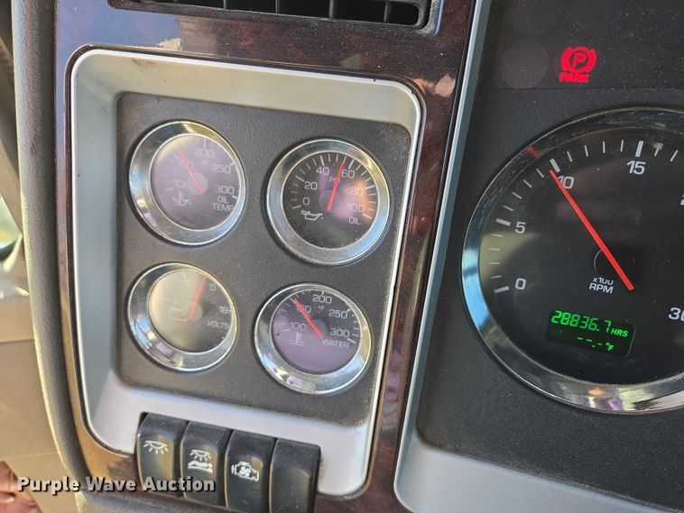 image for item ES2516 2012 Kenworth T660 semi truck