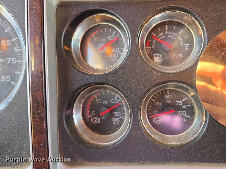 image for item ES2516 2012 Kenworth T660 semi truck