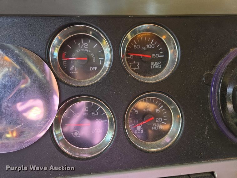 image for item ES2516 2012 Kenworth T660 semi truck