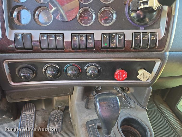 image for item ES2516 2012 Kenworth T660 semi truck