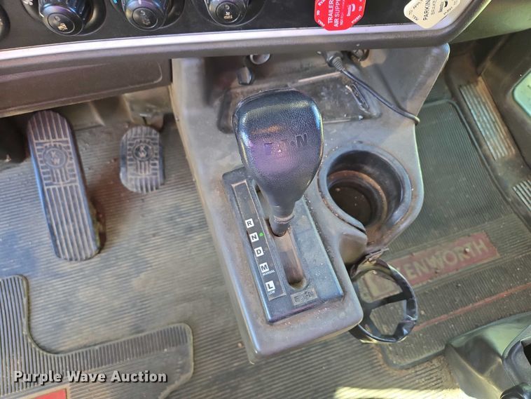 image for item ES2516 2012 Kenworth T660 semi truck