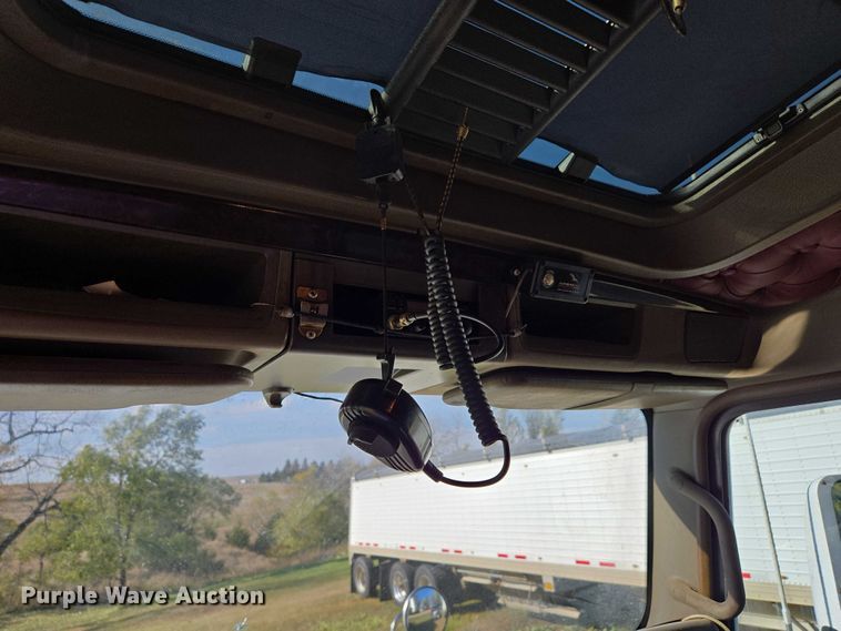 image for item ES2516 2012 Kenworth T660 semi truck