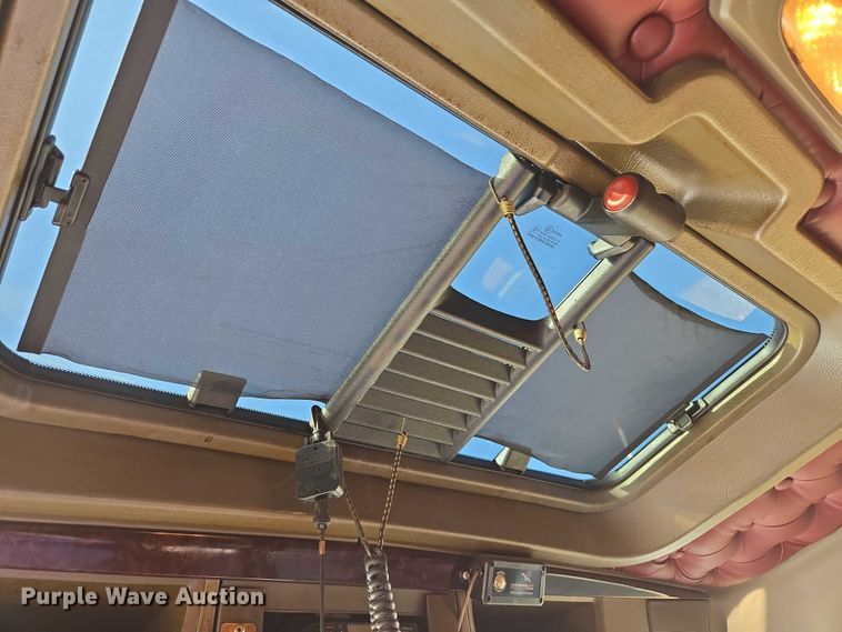 image for item ES2516 2012 Kenworth T660 semi truck