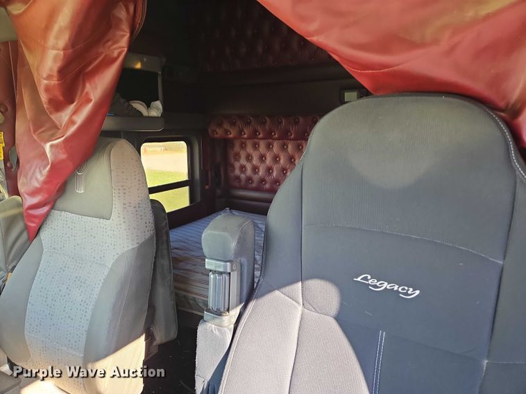 image for item ES2516 2012 Kenworth T660 semi truck