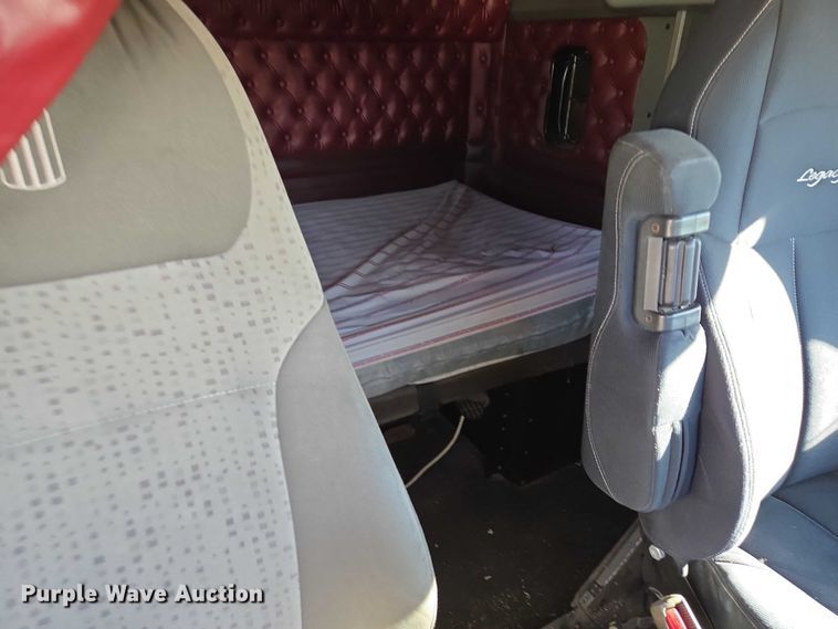 image for item ES2516 2012 Kenworth T660 semi truck