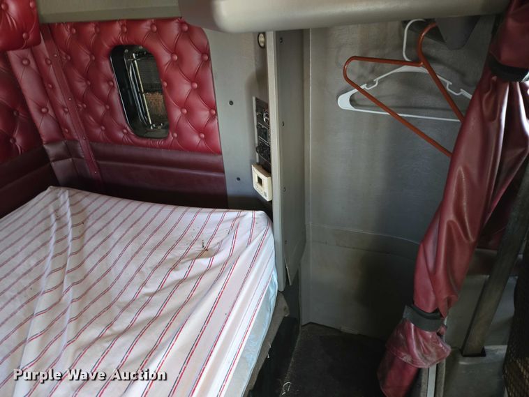 image for item ES2516 2012 Kenworth T660 semi truck