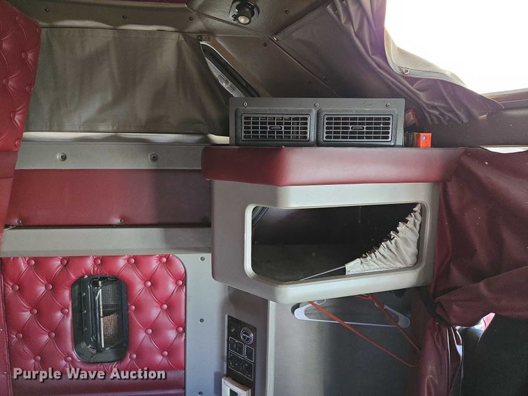 image for item ES2516 2012 Kenworth T660 semi truck