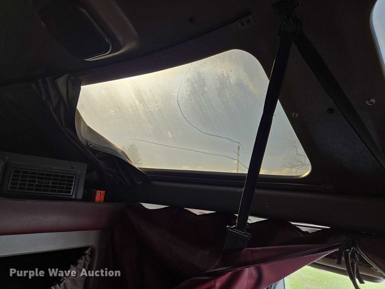 image for item ES2516 2012 Kenworth T660 semi truck