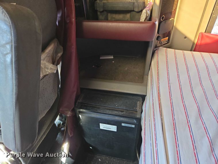 image for item ES2516 2012 Kenworth T660 semi truck