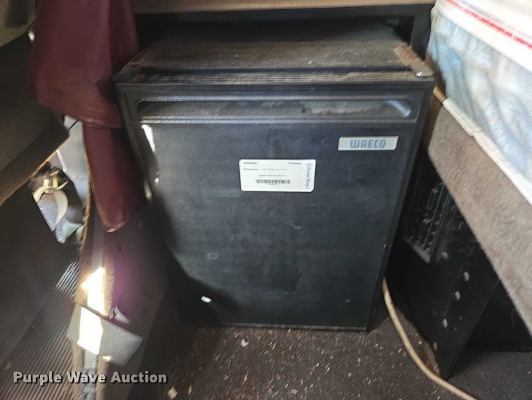 image for item ES2516 2012 Kenworth T660 semi truck