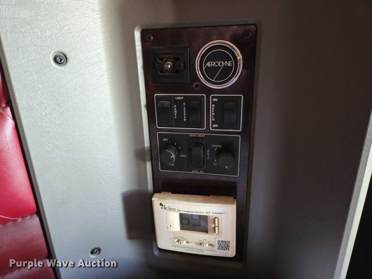 image for item ES2516 2012 Kenworth T660 semi truck