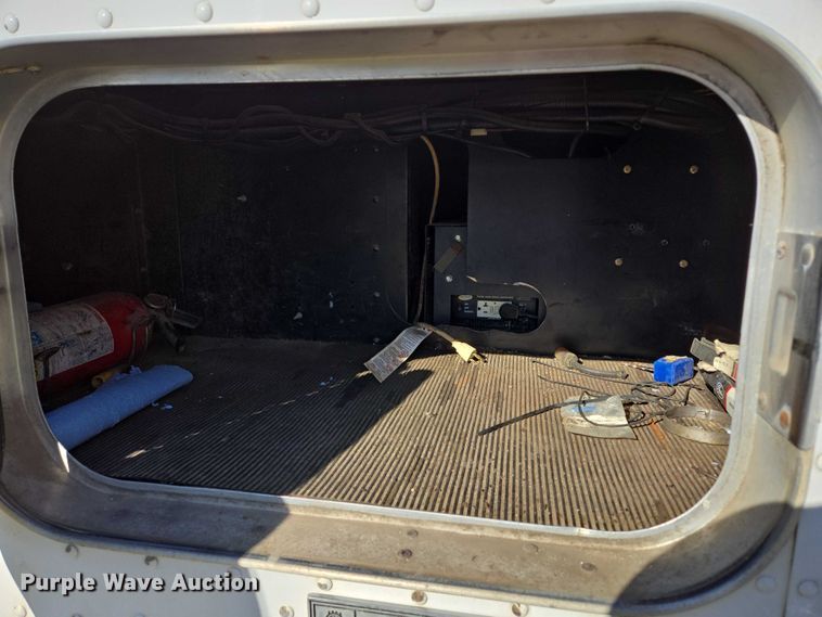 image for item ES2516 2012 Kenworth T660 semi truck