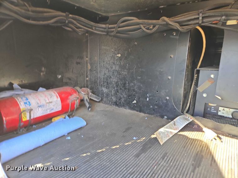 image for item ES2516 2012 Kenworth T660 semi truck