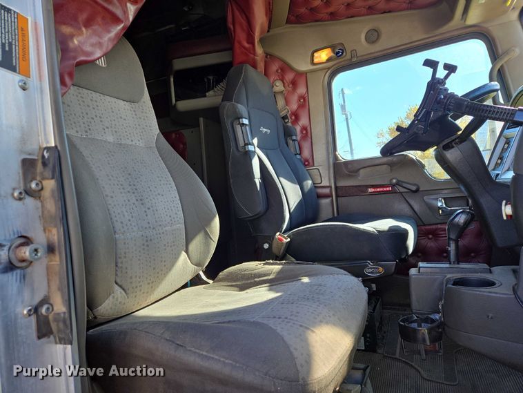 image for item ES2516 2012 Kenworth T660 semi truck