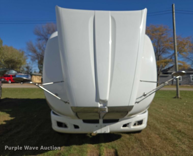 image for item ES2516 2012 Kenworth T660 semi truck