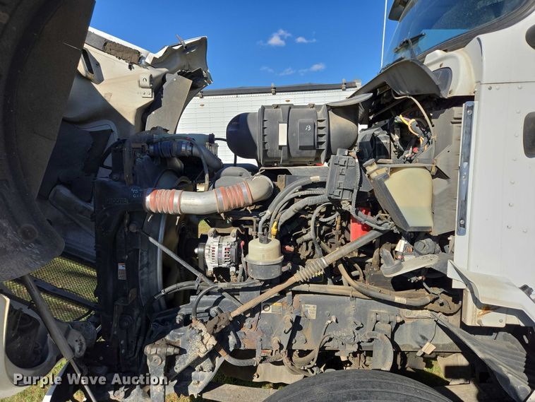 image for item ES2516 2012 Kenworth T660 semi truck