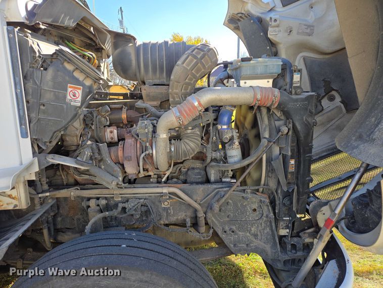 image for item ES2516 2012 Kenworth T660 semi truck