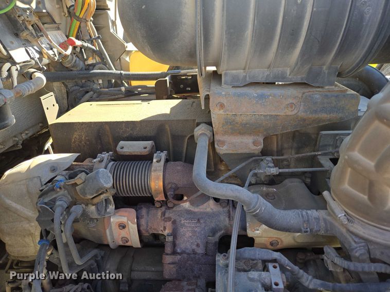 image for item ES2516 2012 Kenworth T660 semi truck