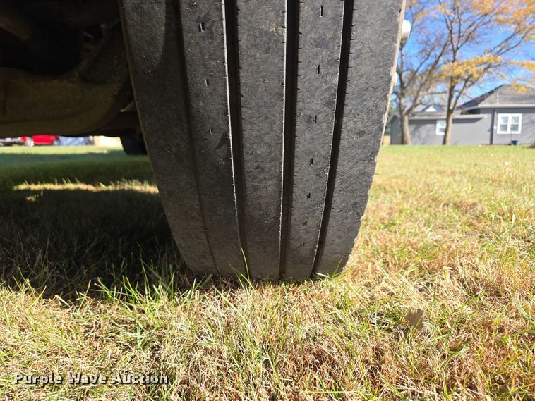 image for item ES2516 2012 Kenworth T660 semi truck