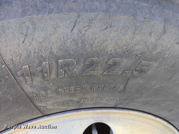 image for item ES2516 2012 Kenworth T660 semi truck