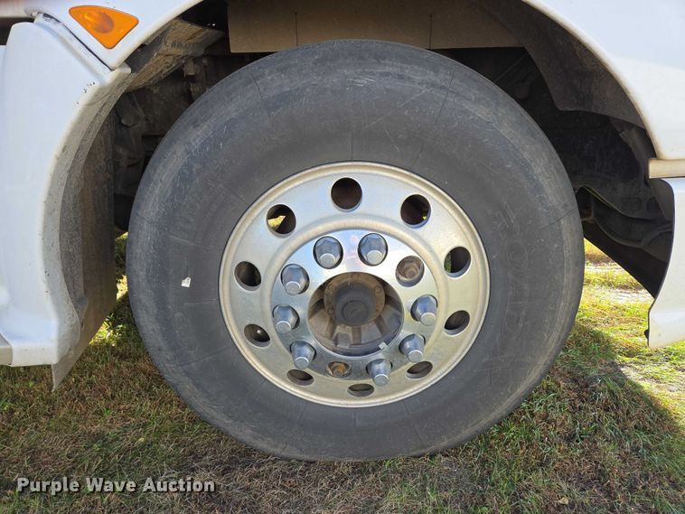 image for item ES2516 2012 Kenworth T660 semi truck