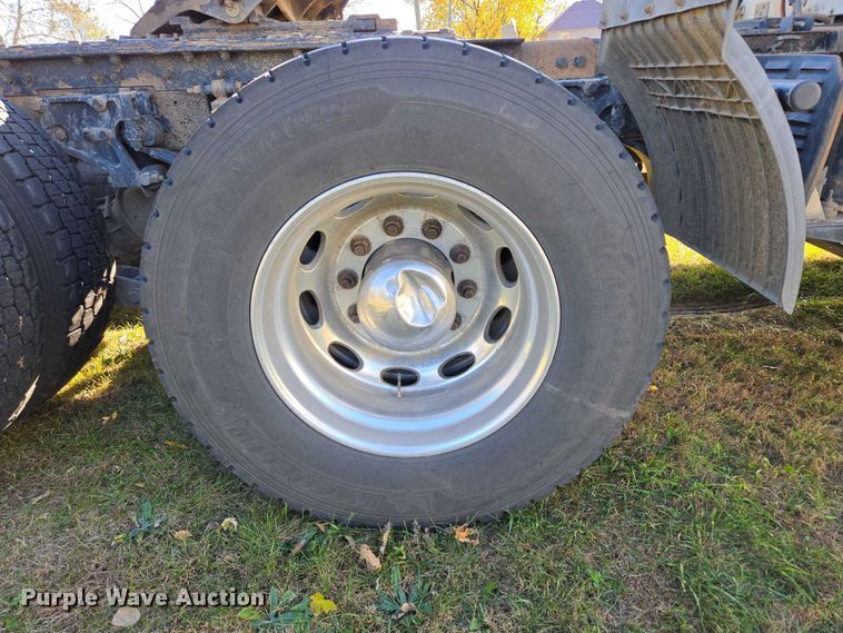 image for item ES2516 2012 Kenworth T660 semi truck