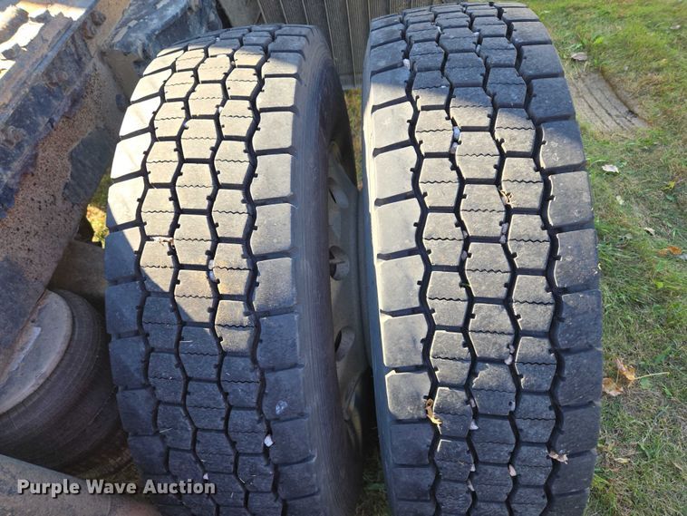 image for item ES2516 2012 Kenworth T660 semi truck