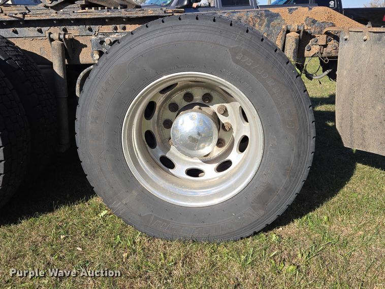 image for item ES2516 2012 Kenworth T660 semi truck