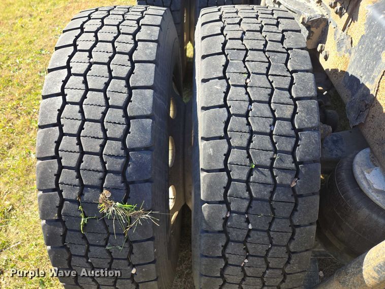 image for item ES2516 2012 Kenworth T660 semi truck