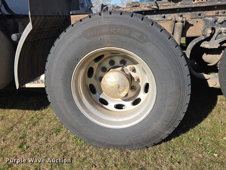 image for item ES2516 2012 Kenworth T660 semi truck