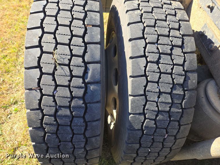 image for item ES2516 2012 Kenworth T660 semi truck