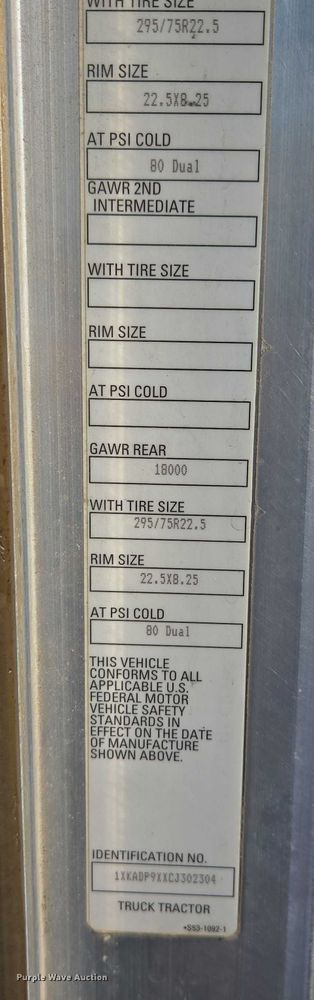 image for item ES2516 2012 Kenworth T660 semi truck