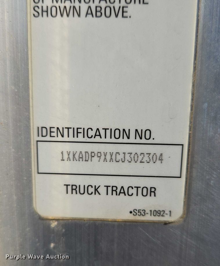 image for item ES2516 2012 Kenworth T660 semi truck