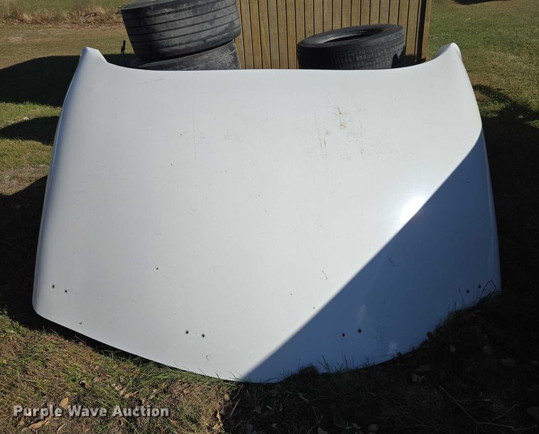 image for item ES2516 2012 Kenworth T660 semi truck