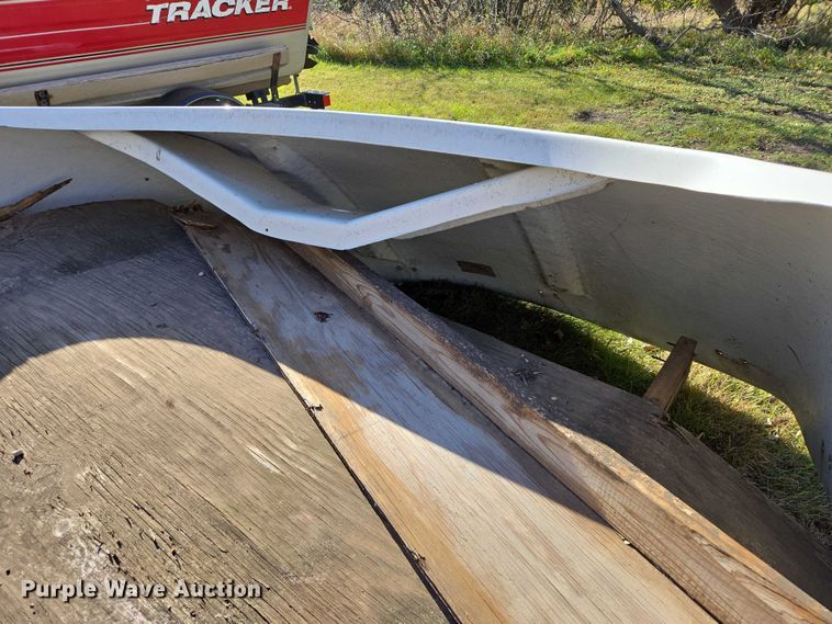 image for item ES2516 2012 Kenworth T660 semi truck