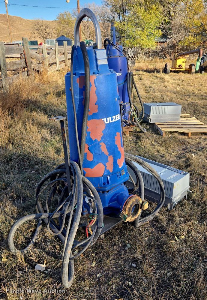 image for item ES2535 Sulzer XFP105J-CB2-PE860/4 pump